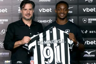 Botafogo oficializa a contratação do volante angolano Domingos Andrade