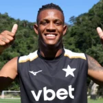 Danilo reforça elenco do Botafogo para confronto decisivo contra o Vitória