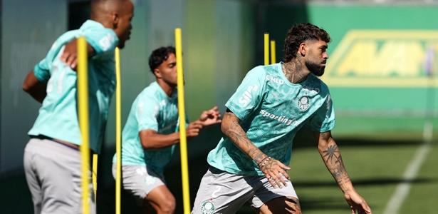 Palmeiras adota esquema com três zagueiros e estreia Barboza diante do Coritiba