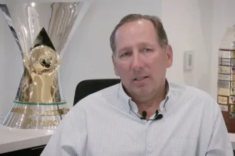 John Textor contesta acusações sobre negociações do Botafogo com Nottingham Forest