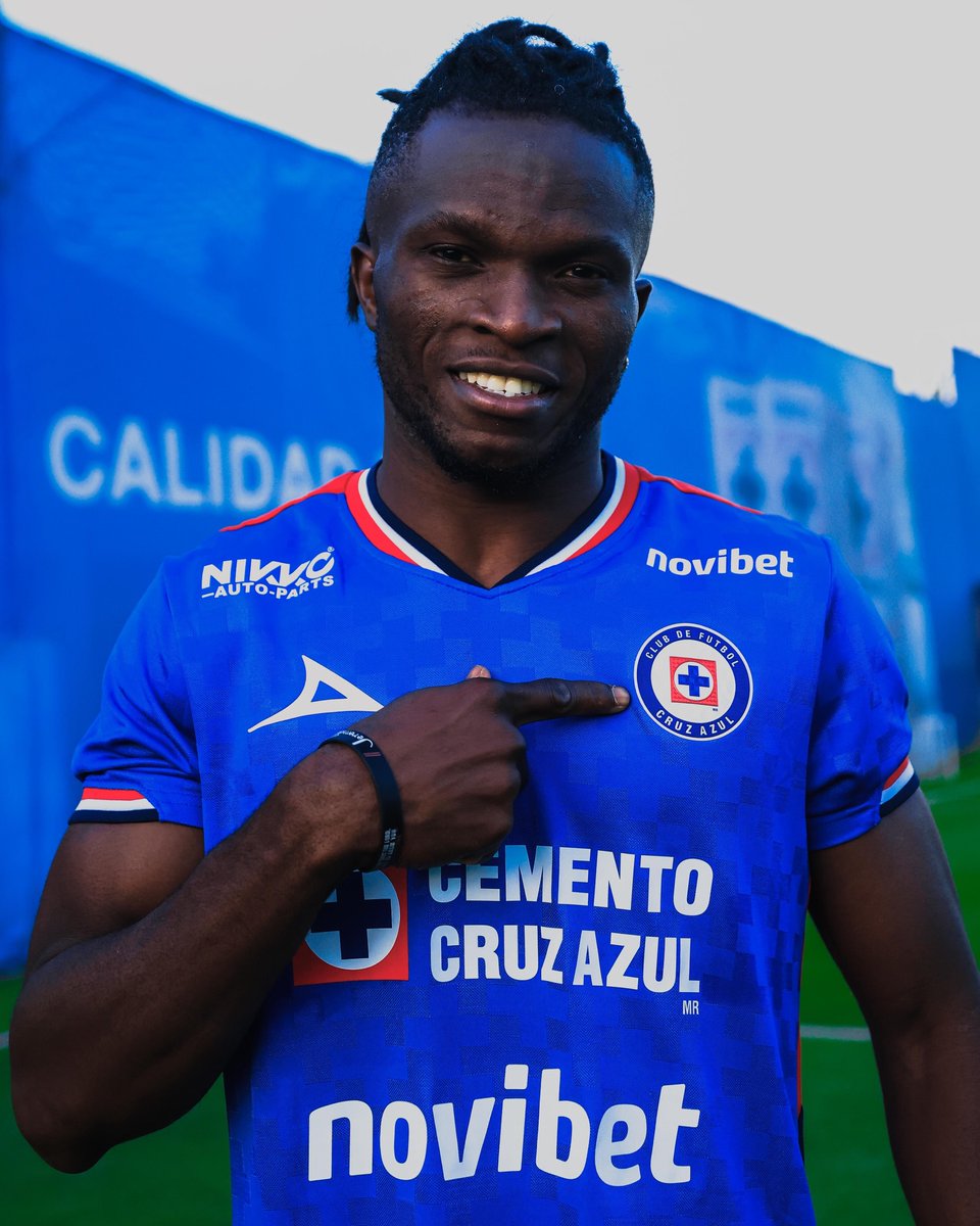 Vasco demonstra interesse na contratação do atacante Christian Ebere