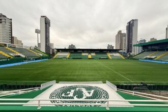 Flamengo supera Chapecoense na Arena Condá com gol decisivo de Pedro