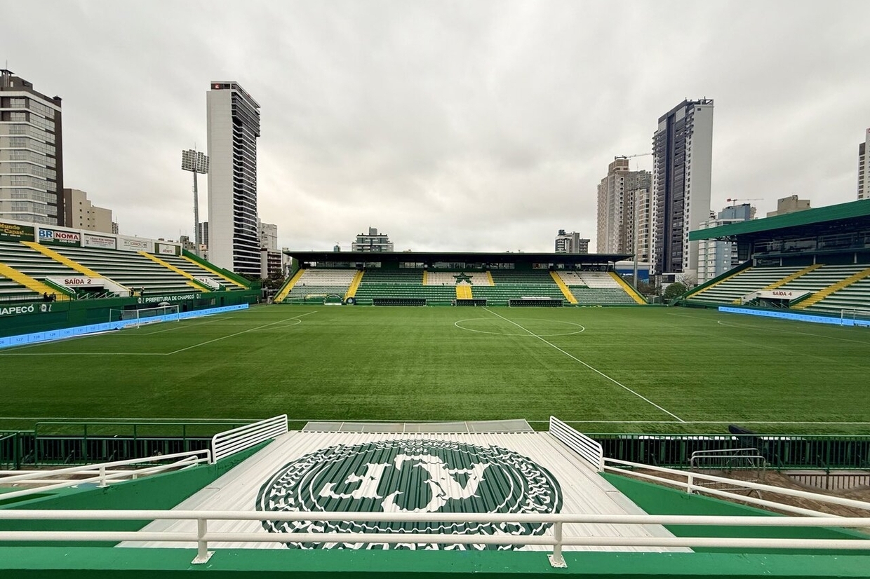 Flamengo supera Chapecoense na Arena Condá com gol decisivo de Pedro