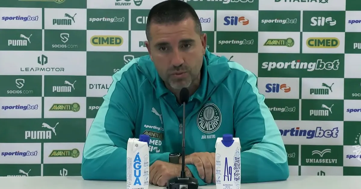 João Martins comenta especulações sobre Danilo e reafirma foco no elenco do Palmeiras
