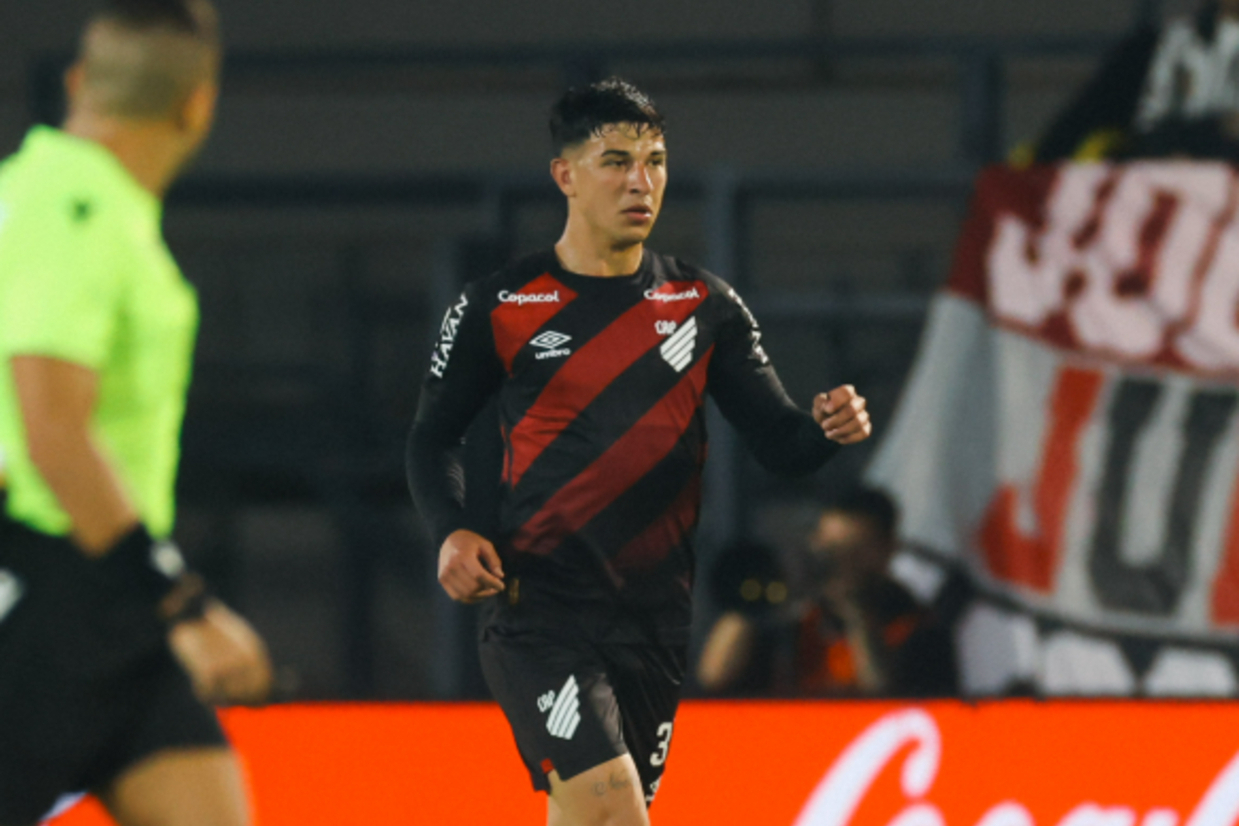 Athletico Paranaense supera São Paulo fora de casa com gol de Leozinho