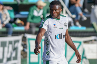 Vasco mantém monitoramento de Christian Ebere sem abrir negociações oficiais