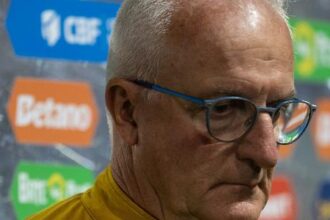 Dorival Júnior lamenta apagão do São Paulo em derrota para o Athletico-pr
