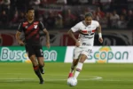 Desempenho do São Paulo oscila e equipe sofre virada após 'apagão' em campo