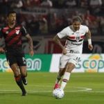 Desempenho do São Paulo oscila e equipe sofre virada após 'apagão' em campo