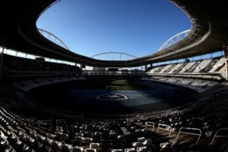 Botafogo e Vitória se enfrentam no Nilton Santos com retornos e estreias em jogo do Brasileirão