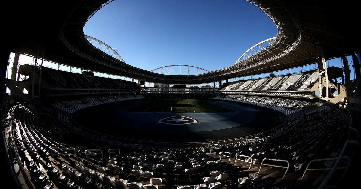 Botafogo e Vitória se enfrentam no Nilton Santos com retornos e estreias em jogo do Brasileirão