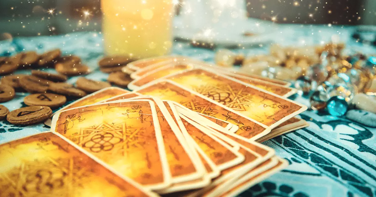 Tarot diário: insights para os signos buscarem equilíbrio e crescimento