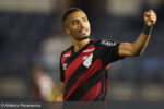 Leozinho brilha com dois gols e comanda virada do Athletico Paranaense sobre o São Paulo