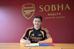 Arsenal oficializa a contratação do atacante grego Christos Tzolis