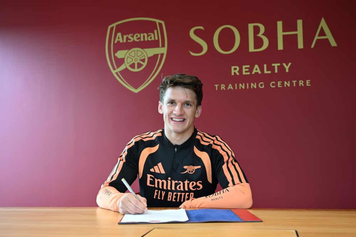 Arsenal oficializa a contratação do atacante grego Christos Tzolis