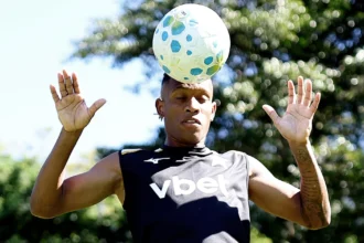 Palmeiras mantém oferta de R$ 160 milhões por Danilo e aguarda decisão do Botafogo