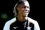 Botafogo rejeita oferta milionária do Palmeiras pelo volante Danilo