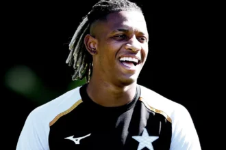 Botafogo rejeita oferta milionária do Palmeiras pelo volante Danilo