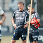 Santos intensifica preparação técnica em treino comandado por Fábio Carille