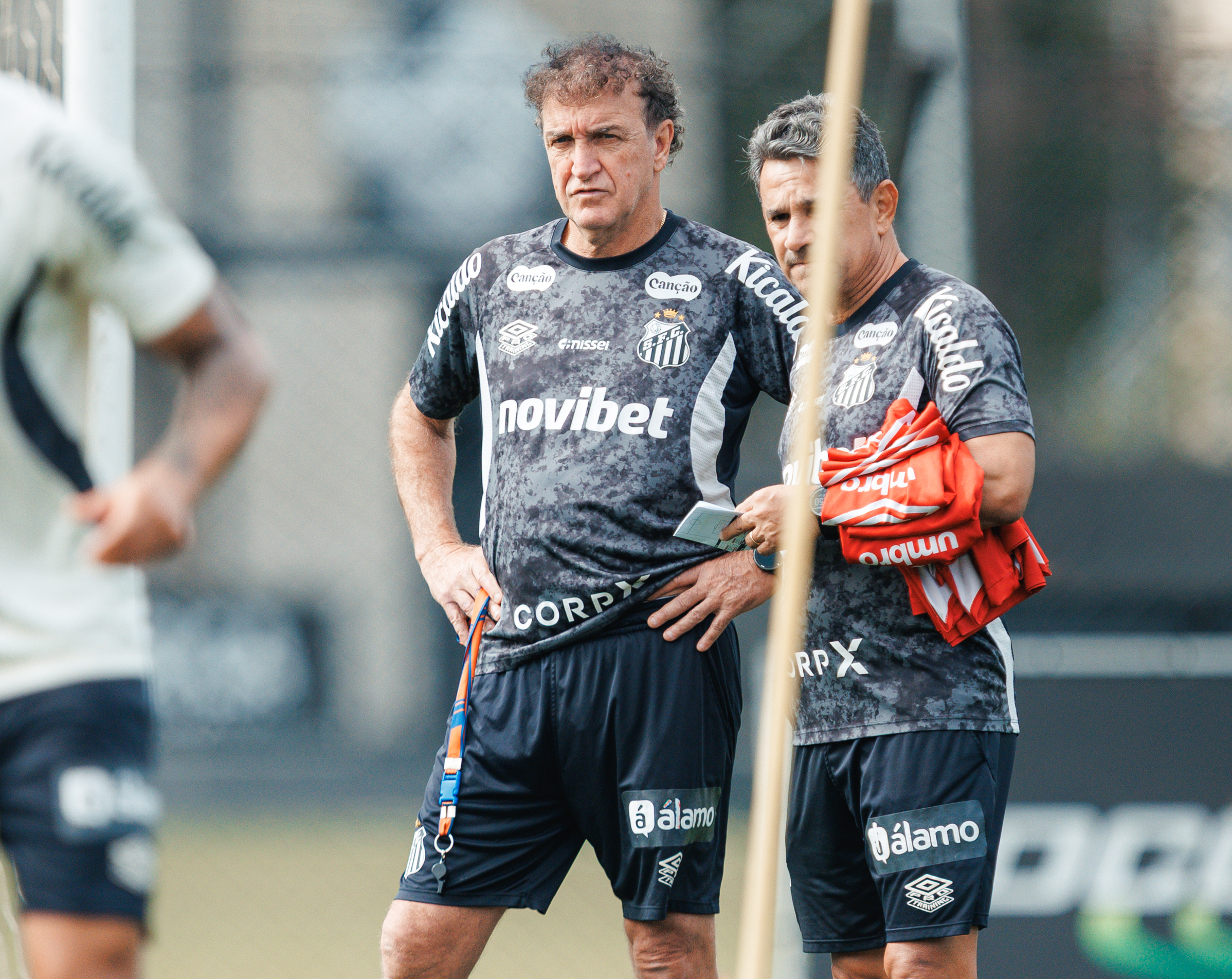Santos intensifica preparação técnica em treino comandado por Fábio Carille