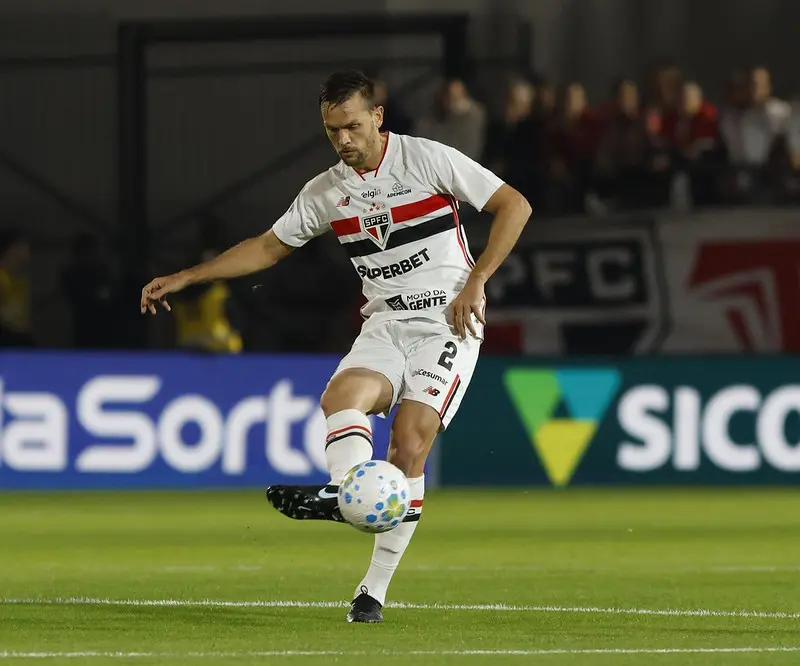 São Paulo perde Rafael Toloi por lesão antes de confronto com o Flamengo