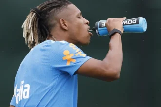 Manchester United mantém monitoramento sobre volante Danilo do Botafogo