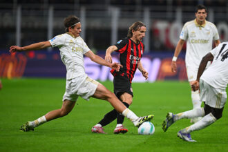 Luka Modric renova com Milan e adia planos de aposentadoria