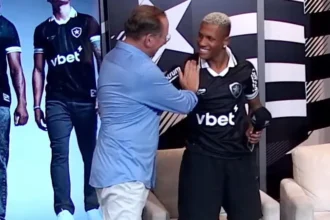 John Textor esclarece valor da multa rescisória de Danilo após polêmica