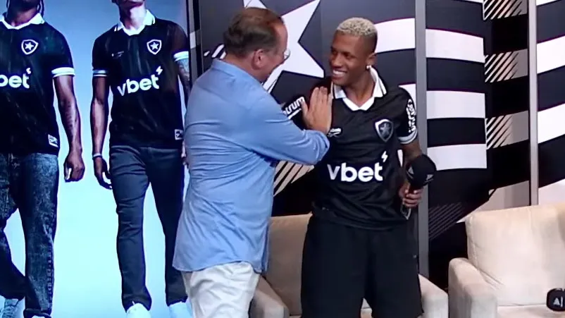 John Textor esclarece valor da multa rescisória de Danilo após polêmica