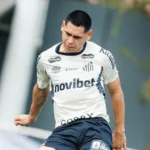 Gustavo Caballero é regularizado no BID e vira opção para o Santos