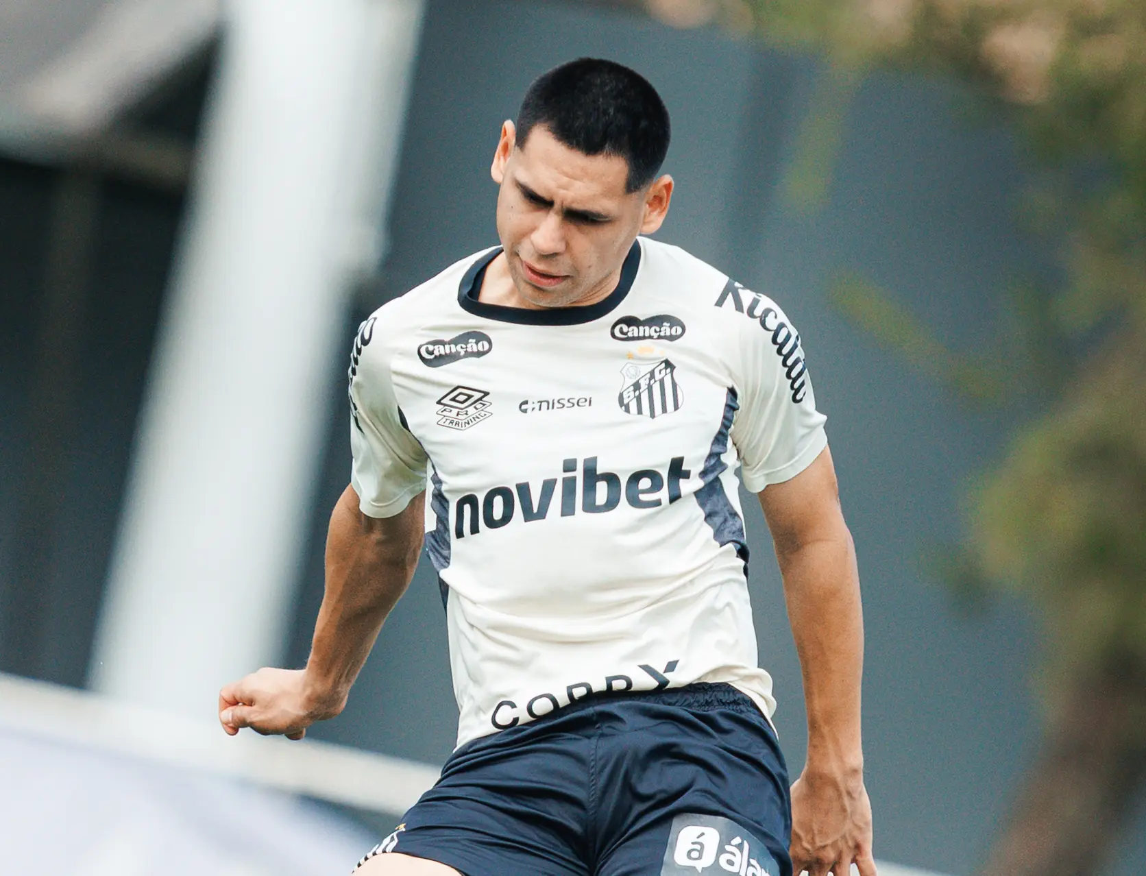 Gustavo Caballero é regularizado no BID e vira opção para o Santos
