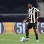 Bastos tem rescisão oficializada e encerra passagem pelo Botafogo