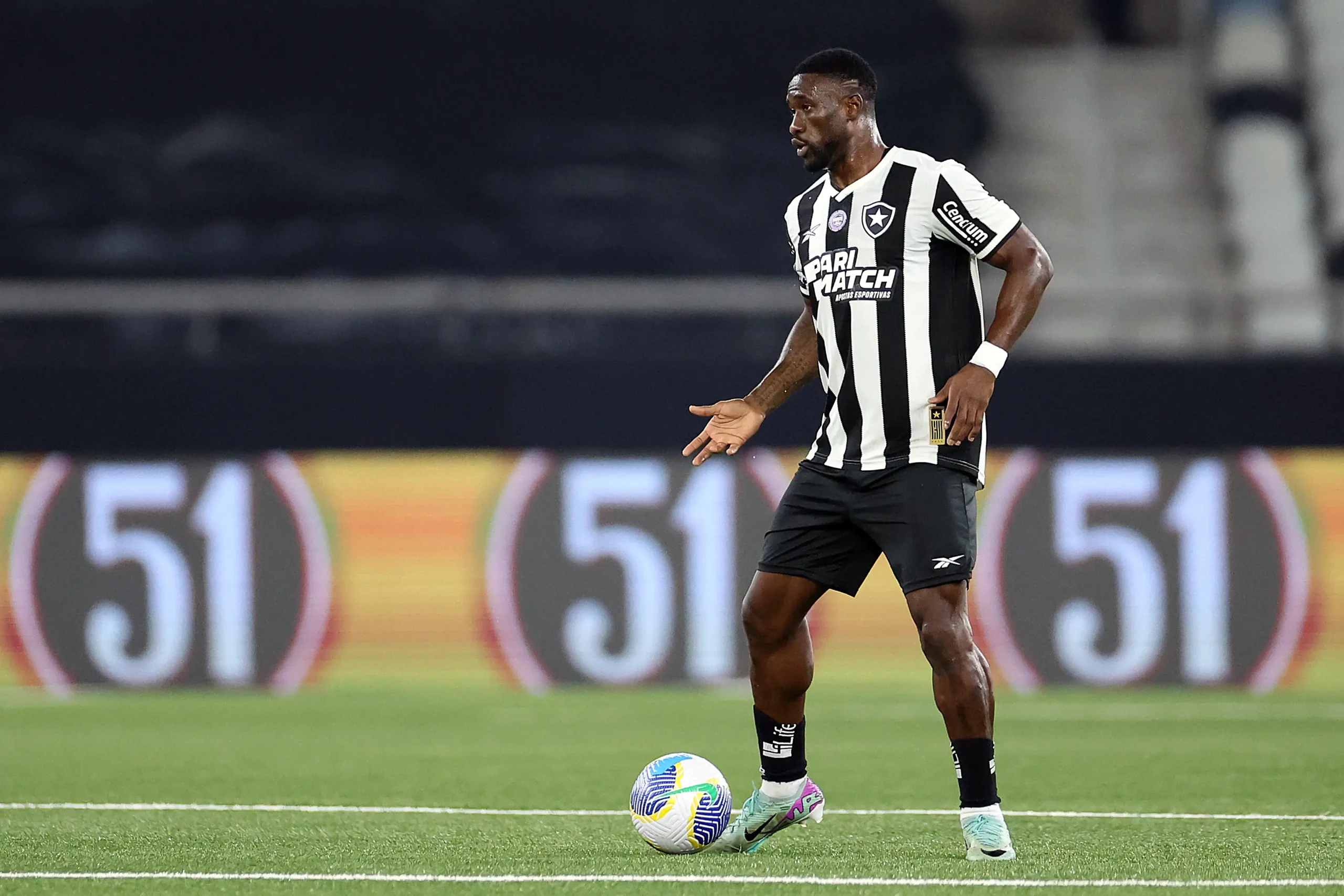Bastos tem rescisão oficializada e encerra passagem pelo Botafogo