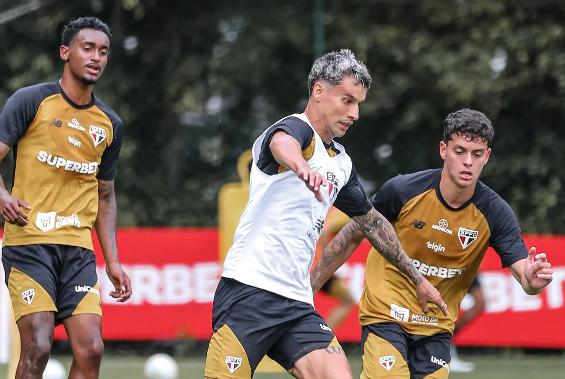 São Paulo inicia preparação para duelo contra o Flamengo com desfalque na defesa