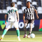 Botafogo recusa nova oferta do Palmeiras pelo volante Danilo