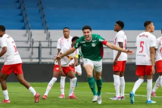 Palmeiras e Red Bull Bragantino empatam em duelo eletrizante pela semifinal do Brasileiro sub-20