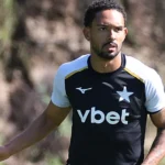 Vitinho busca sequência de vitórias pelo Botafogo no Brasileirão