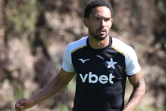 Vitinho busca sequência de vitórias pelo Botafogo no Brasileirão