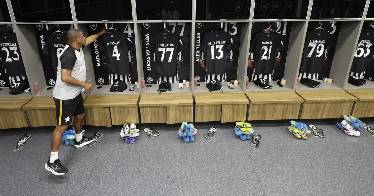 Botafogo define escalação com novidades para duelo contra o Vitória