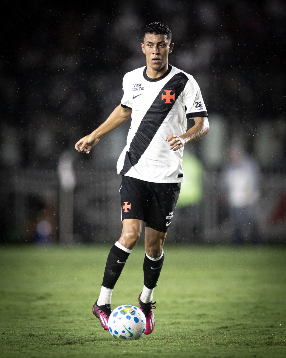 Johan Rojas projeta futuro no Vasco e mira convocação para a seleção colombiana