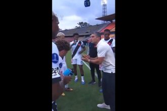 Instruções táticas de Pedro Emanuel não foram seguidas antes de gol sofrido pelo Vasco