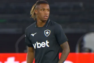 Danilo atua pelo Botafogo e encerra especulações sobre transferência PARA o Palmeiras
