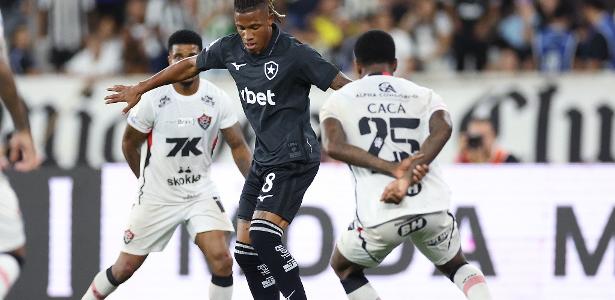 Botafogo empata com Vitória no Nilton Santos em noite de brilho de Lucas Arcanjo