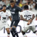 Botafogo empata COM Vitória EM noite de brilho de LUCAS Arcanjo