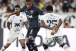 Botafogo utiliza redes sociais para provocar Palmeiras após permanência de Danilo