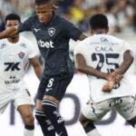 Botafogo utiliza redes sociais para provocar Palmeiras após permanência de Danilo