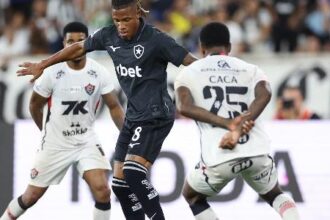 Botafogo utiliza redes sociais para provocar Palmeiras após permanência de Danilo