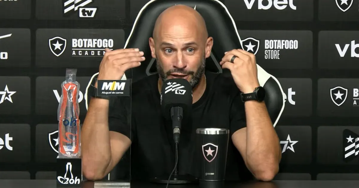 Franclim Carvalho dispara contra imprensa e defende permanência de Danilo no Botafogo