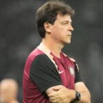 Fernando Diniz descarta milagres e analisa futuro do elenco no Corinthians
