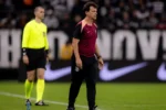 Fernando Diniz projeta ajustes no elenco do Corinthians e aguarda definição de Memphis